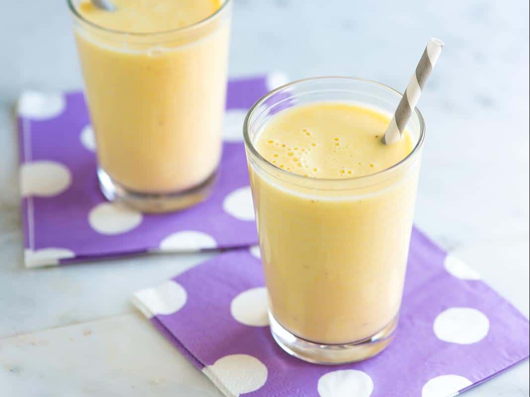 BANANA SMOOTHIE.