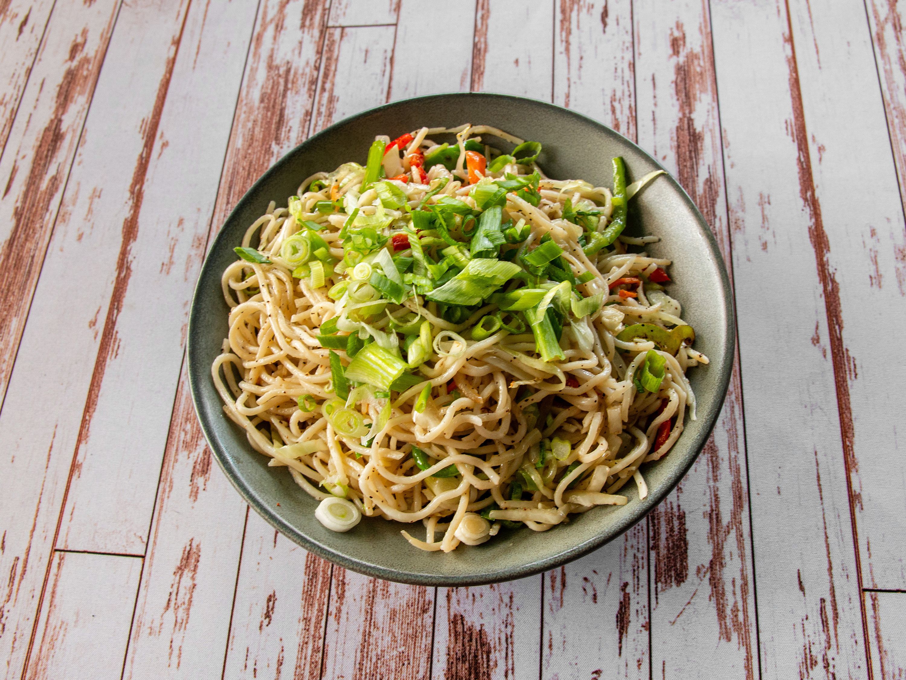 VEG FRIED NOODLES.