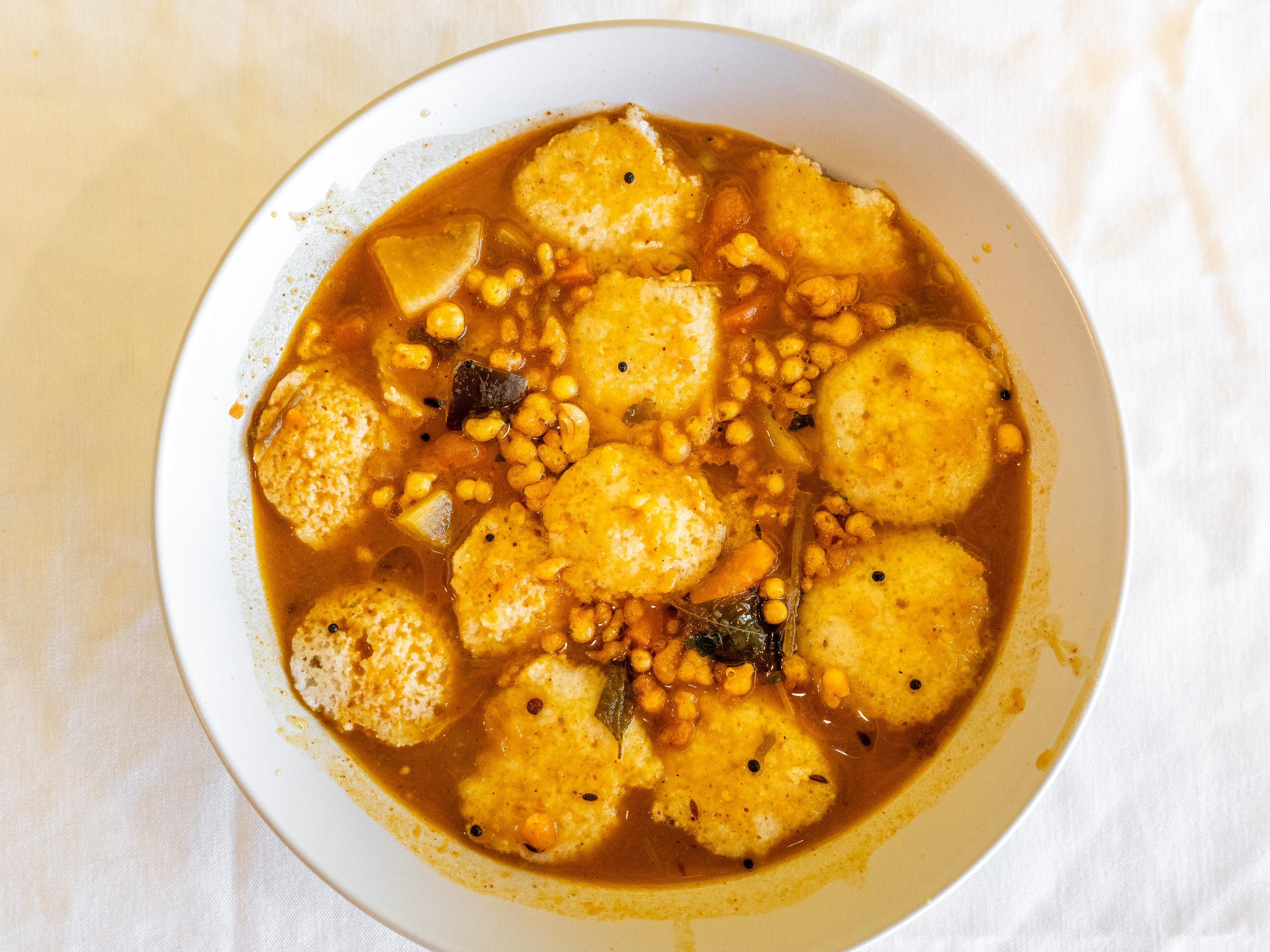 Sambar Button Idli (12 pieces).