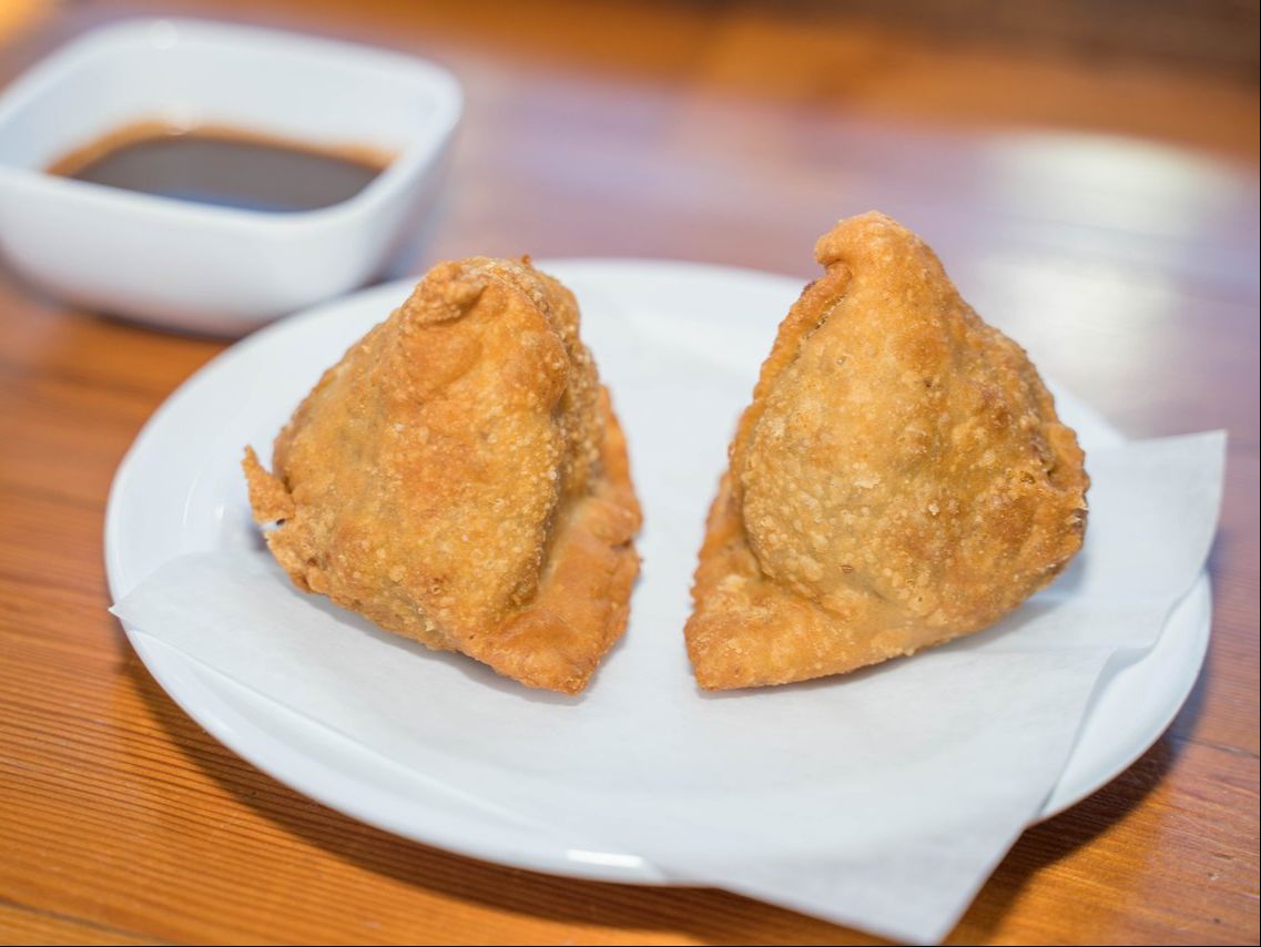 Samosa Veg/ Chicken (2pc).