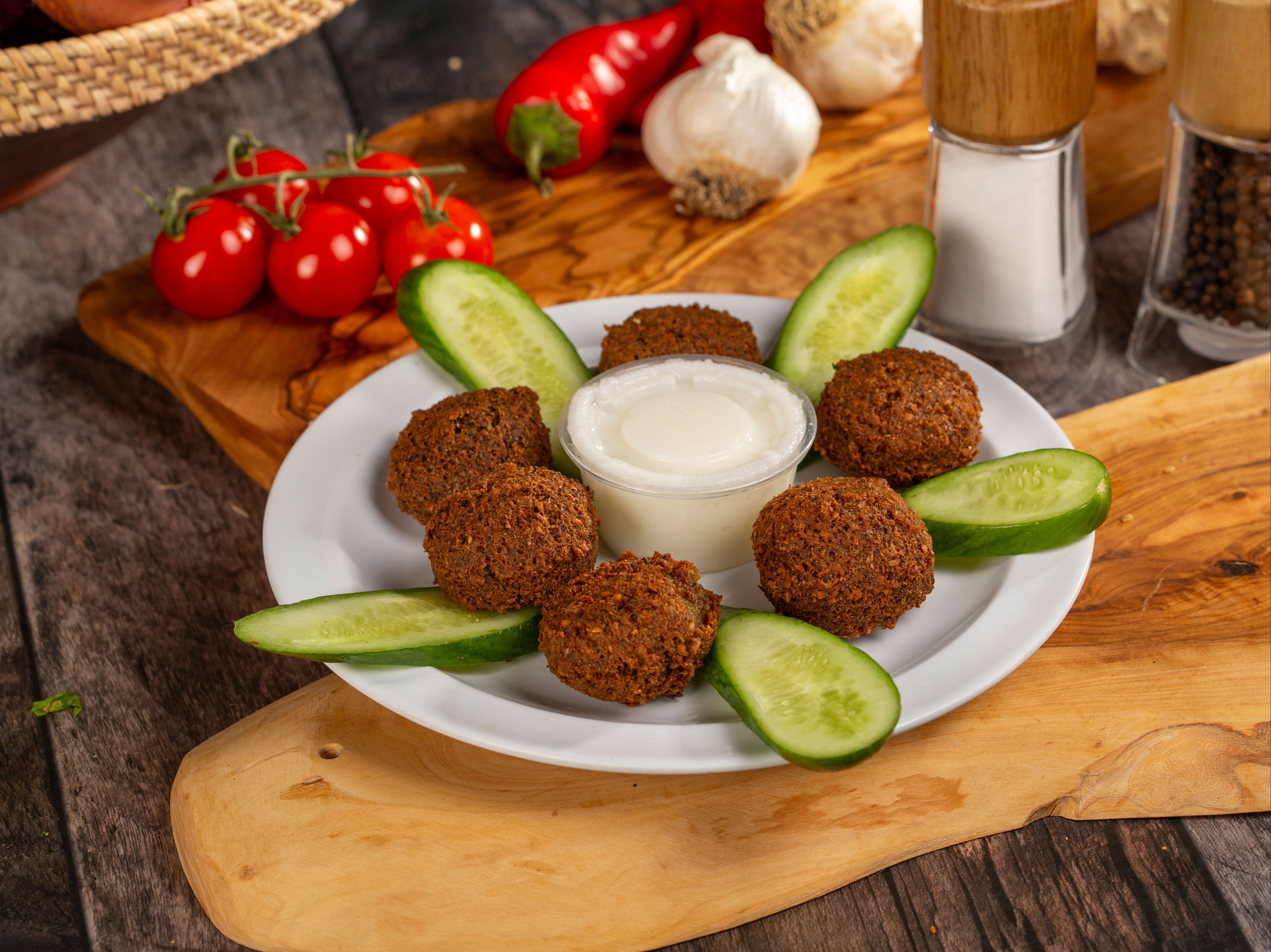 Falafel (6 PCS) / فلافل (6 قطع).