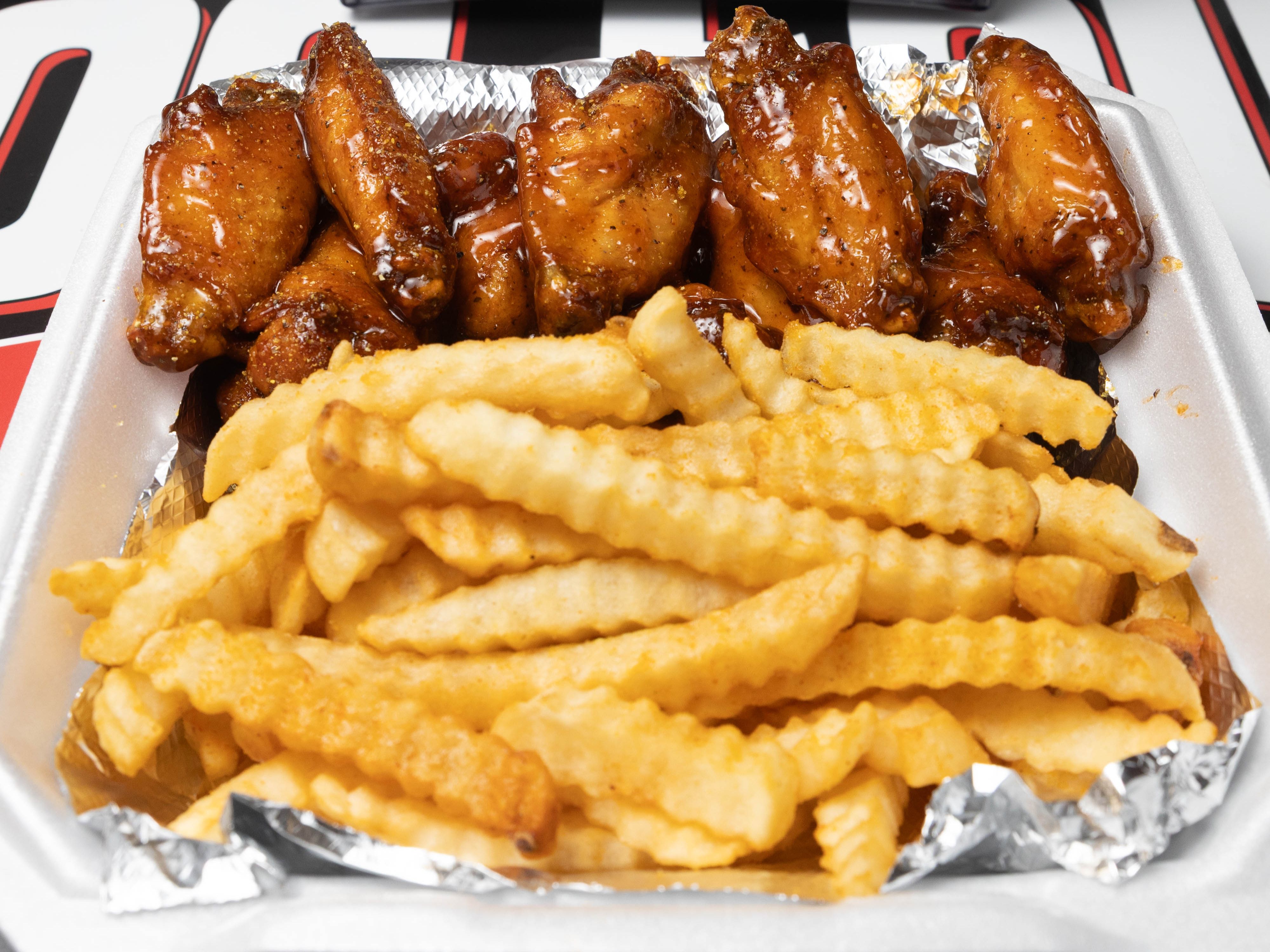 Calzone 5 Wings and drink.