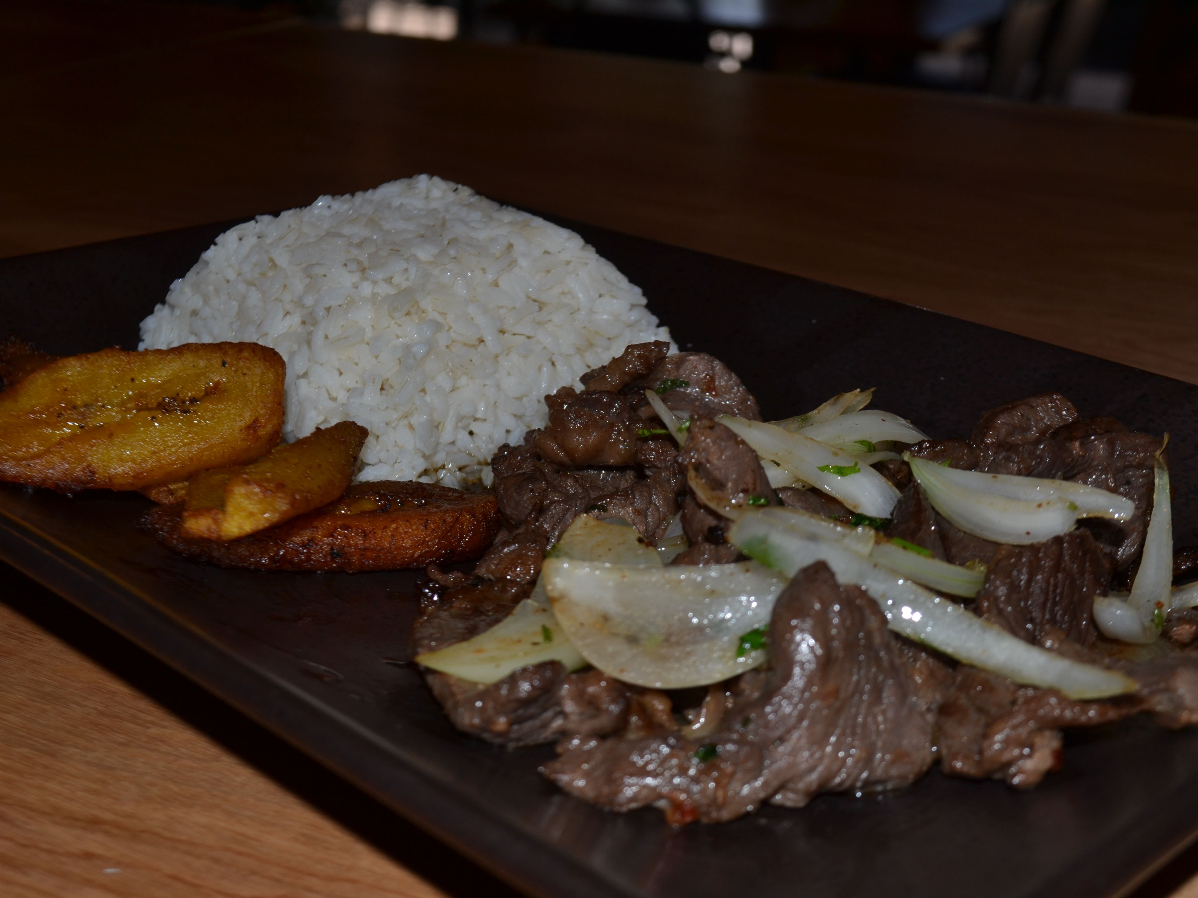 Onion Steak & Two Sides / Bistec Encebollado con Dos Acompañantes.