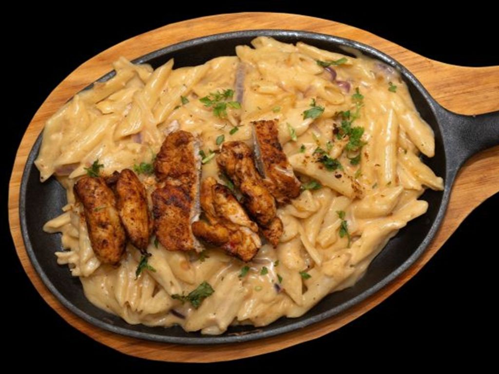 Creamy Classic Alfredo.