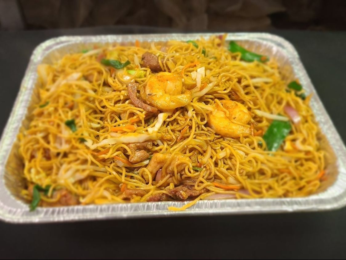 Combo Lo Mein Tray.