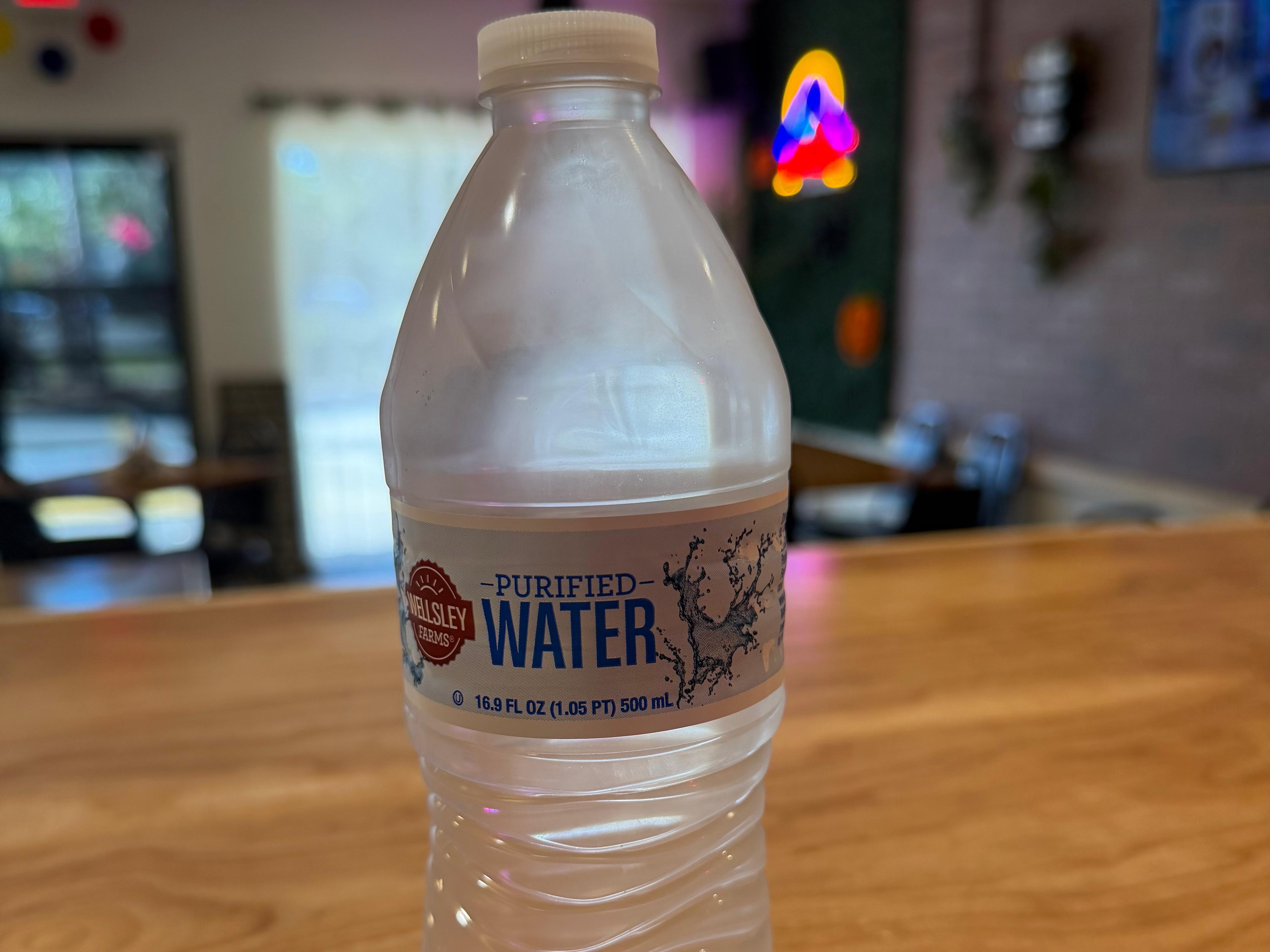 Water Bottle / Agua en Botella.