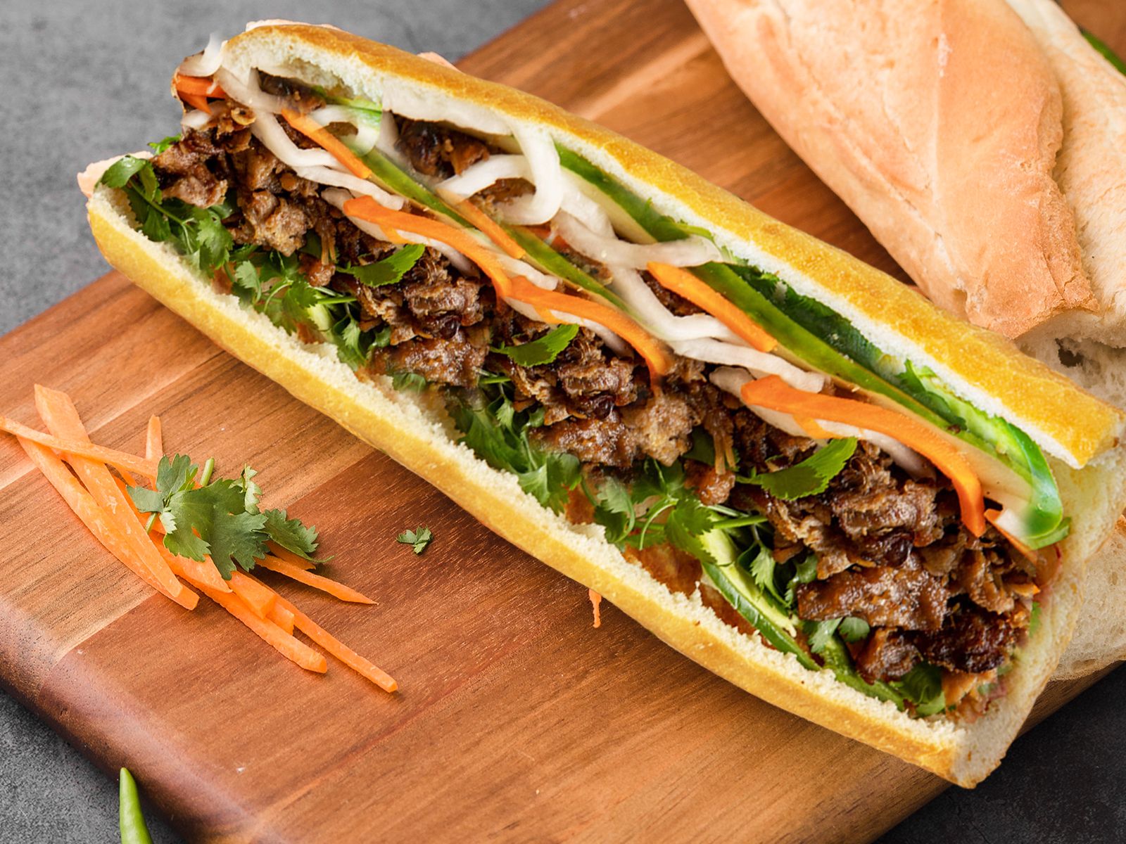 B2. GRILLED PORK BÁNH MÌ / Thịt Nướng