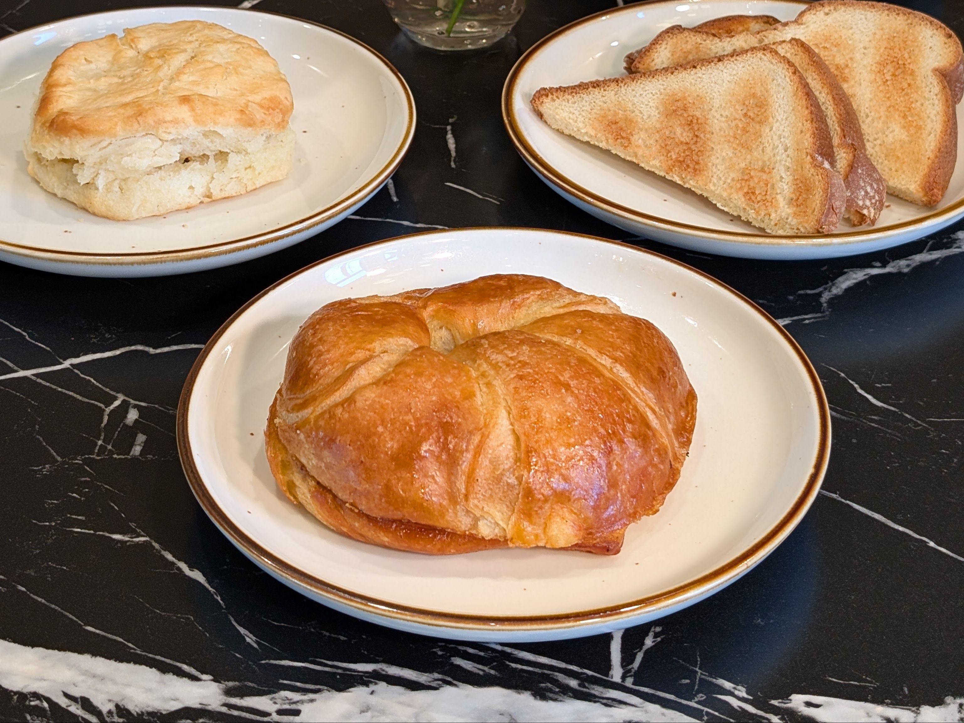 Side - Croissant.