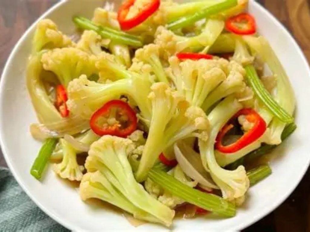 Stir Fried Taishan Cauliflower / Súp lơ Taishan xào / 炒台山花菜.