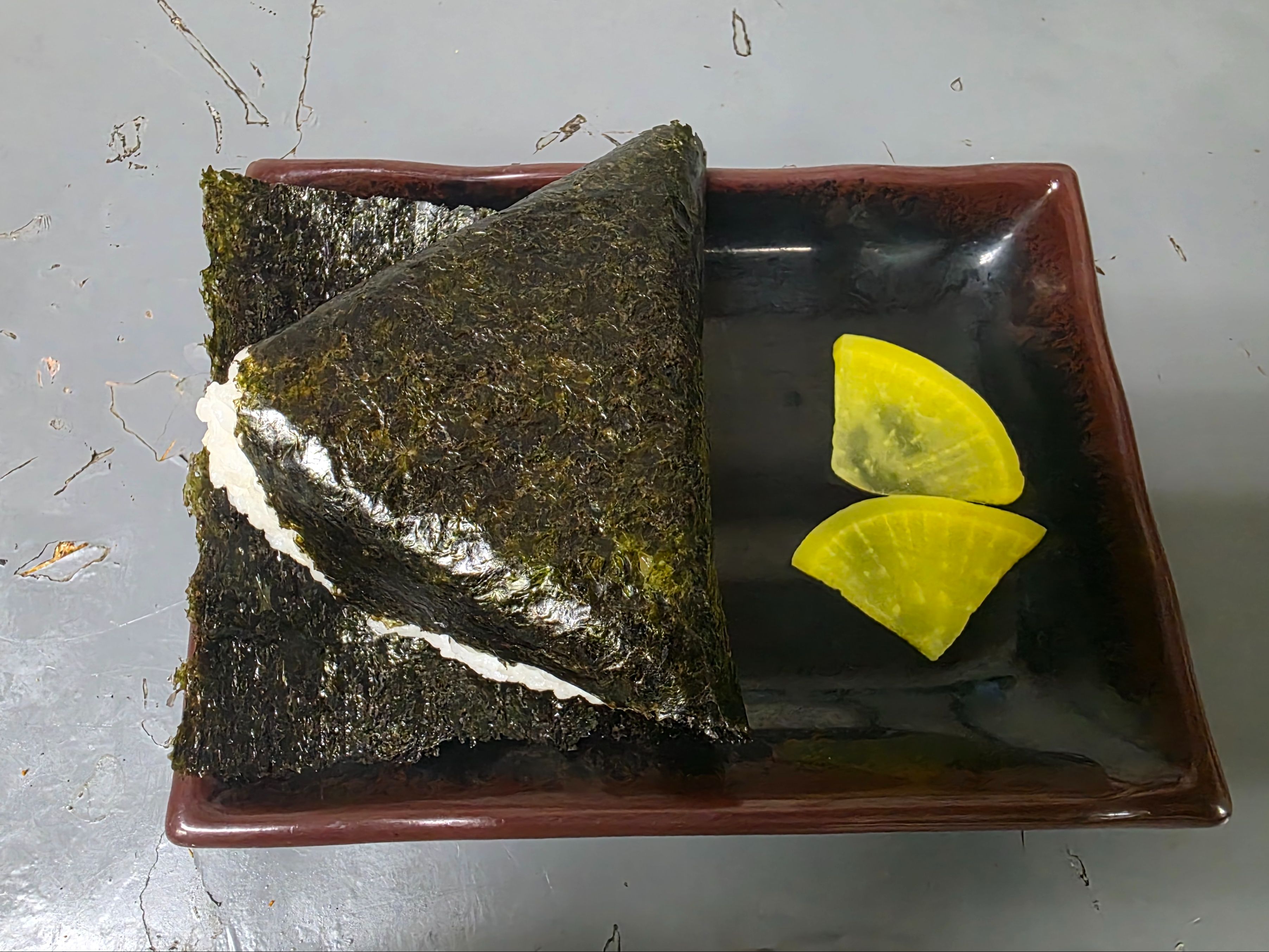 J4. Onigiri (Salmon).