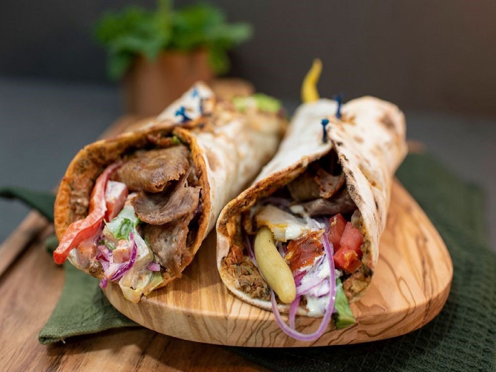 Lahmacun Extra Meat & Veggies.