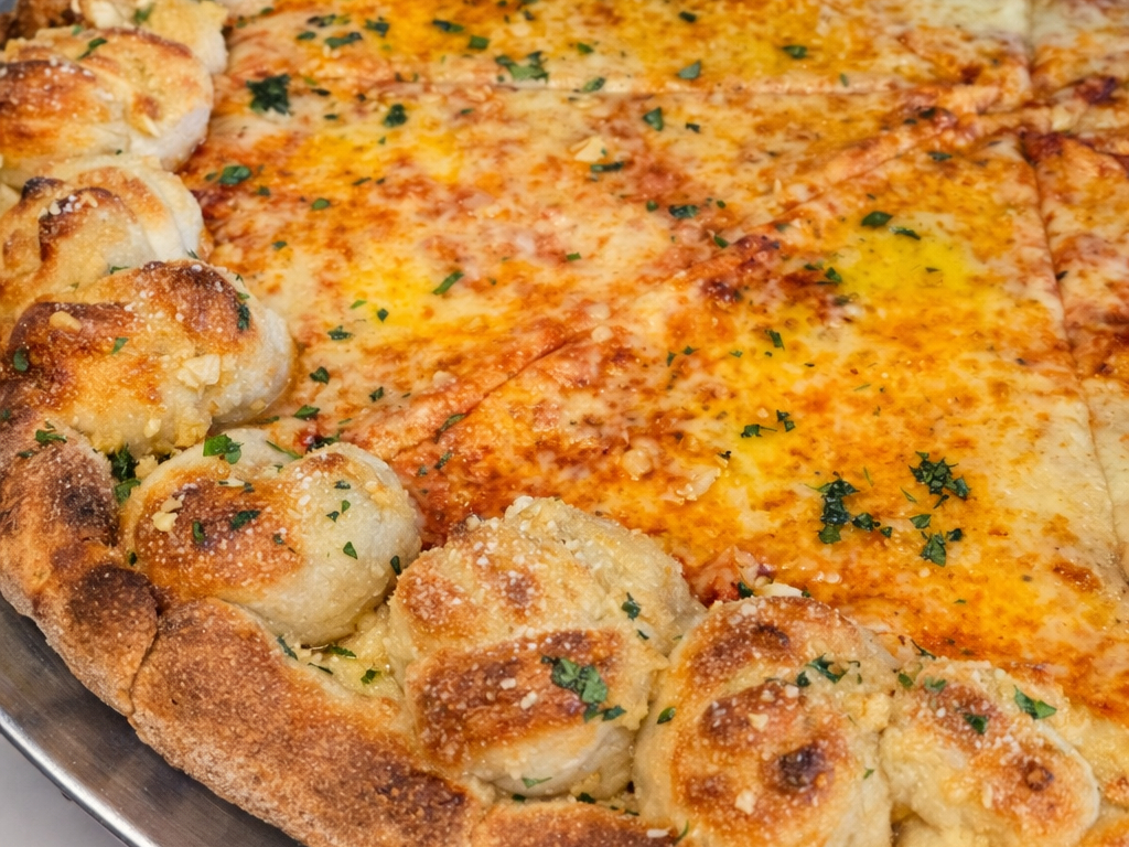 Garlic Knot Crust Pie (Large).