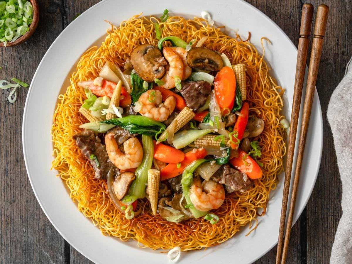 HT5. Crispy Egg Noodles (Mi Xao Gion).
