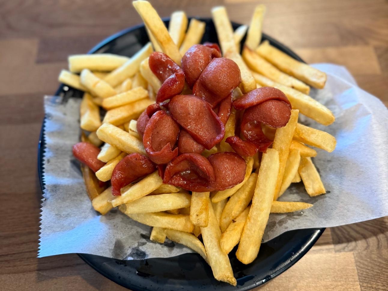 Salchipapas.