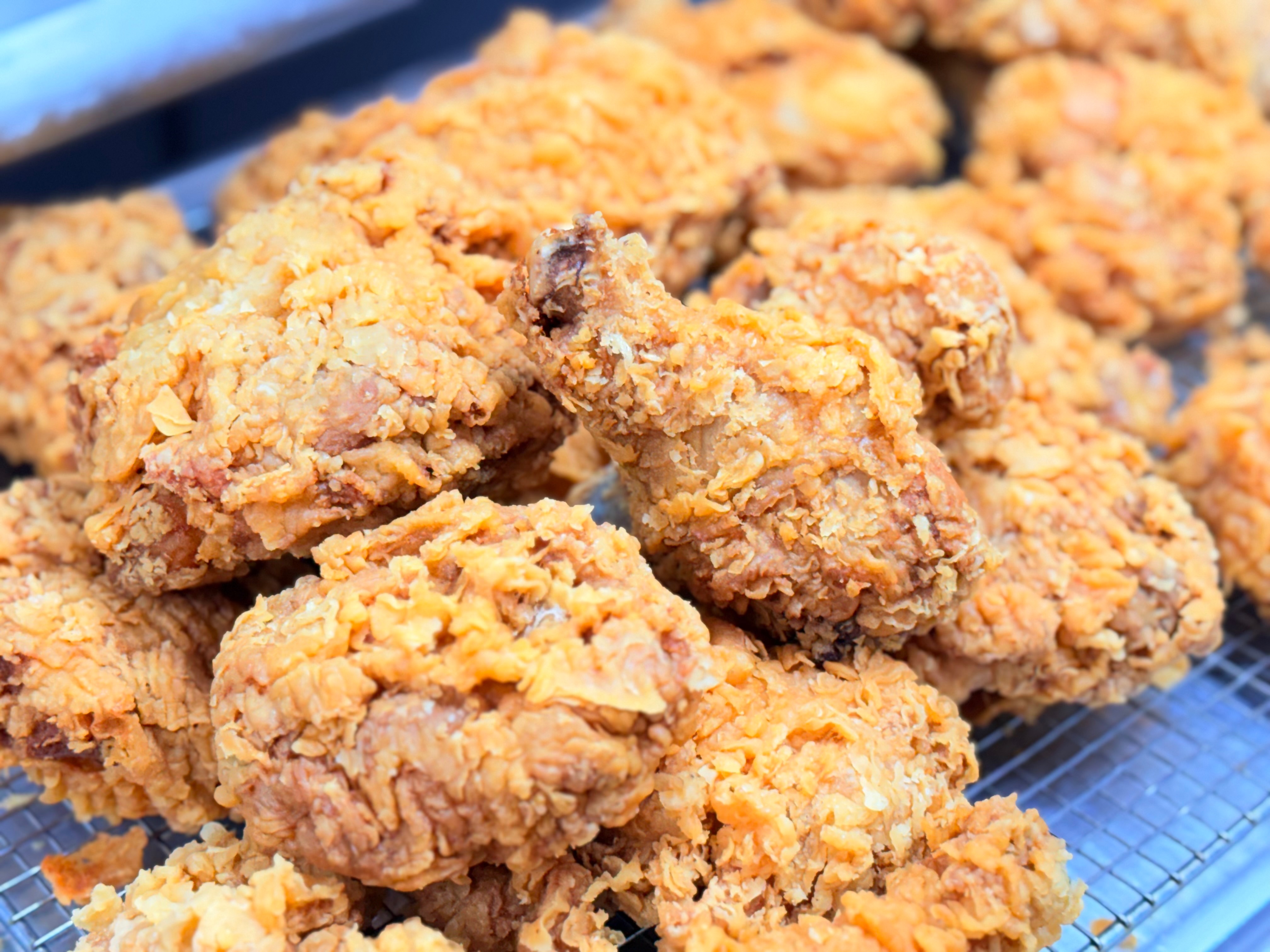 16pcs Fried chickens.