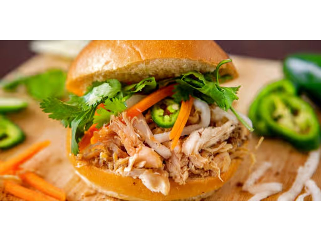 B16. SHREDDED CHICKEN / BURGER GÀ XÉ