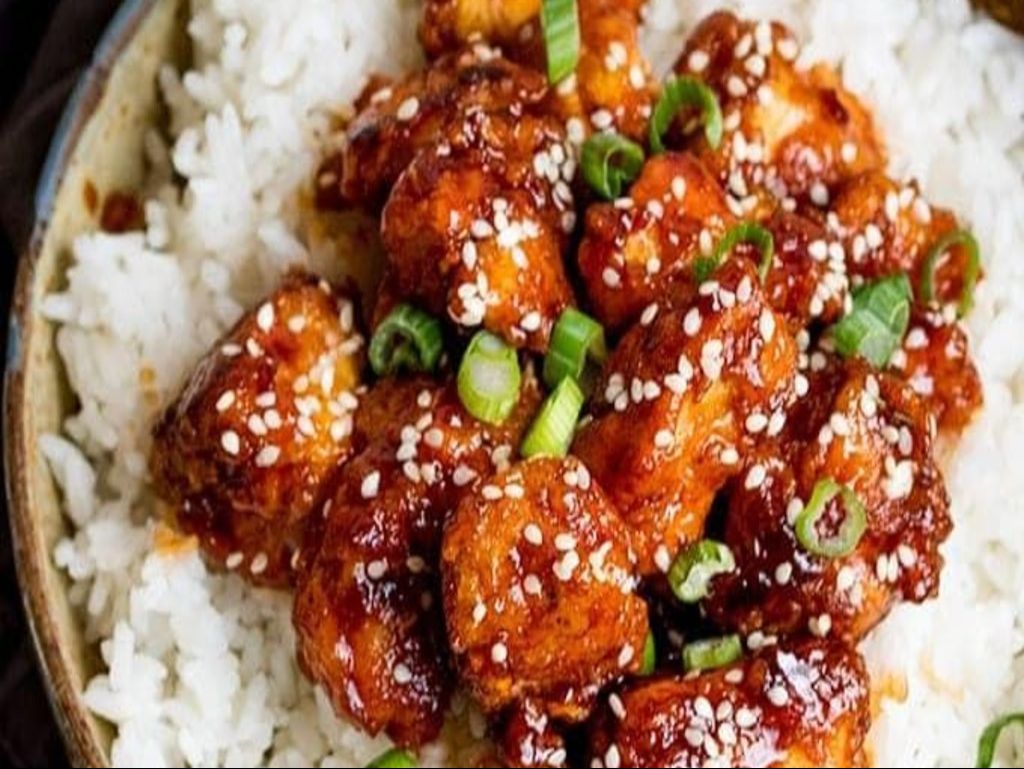 C6. SESAME CHICKEN.