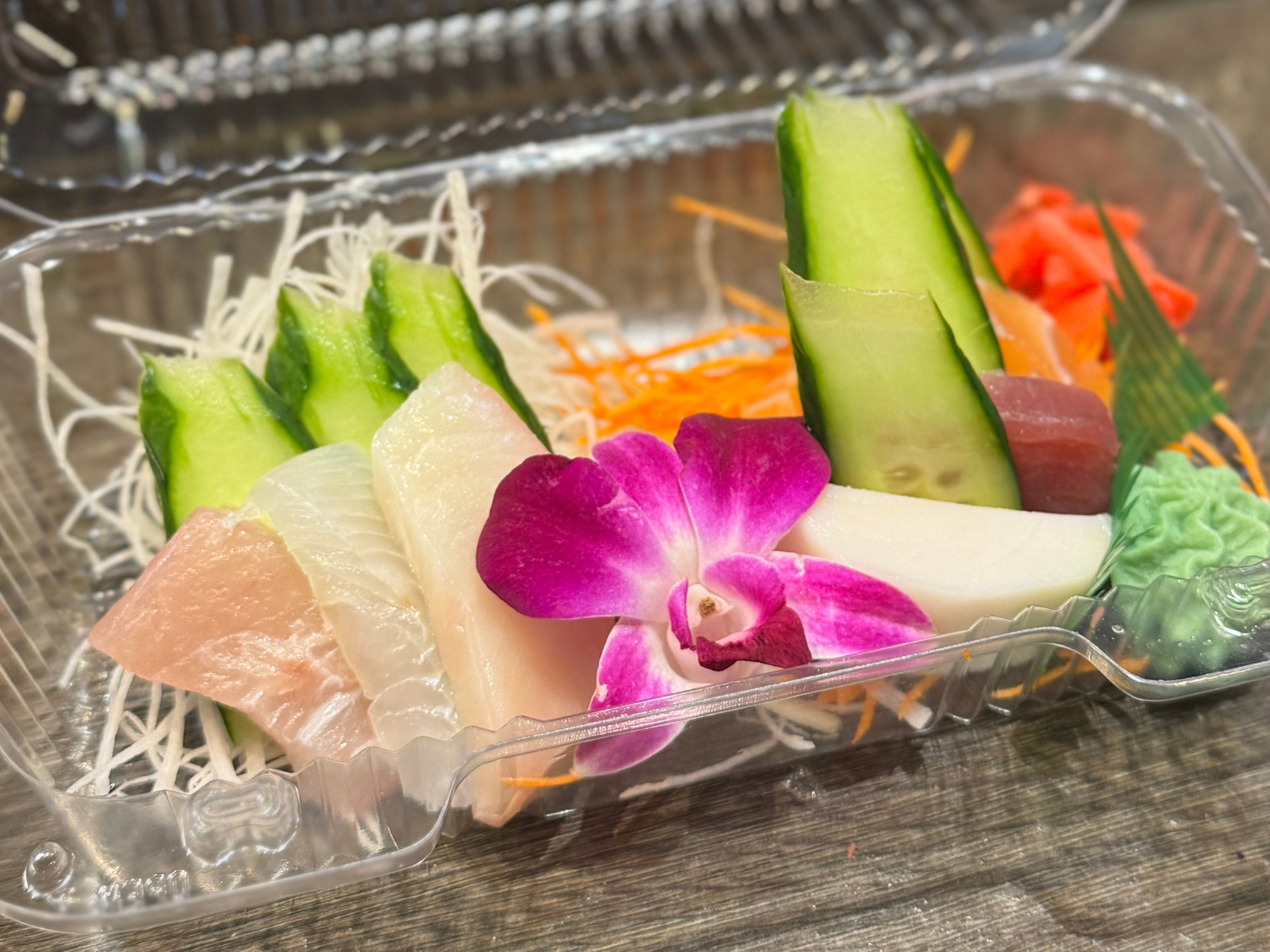 Assortment Sashimi (6 Pieces).