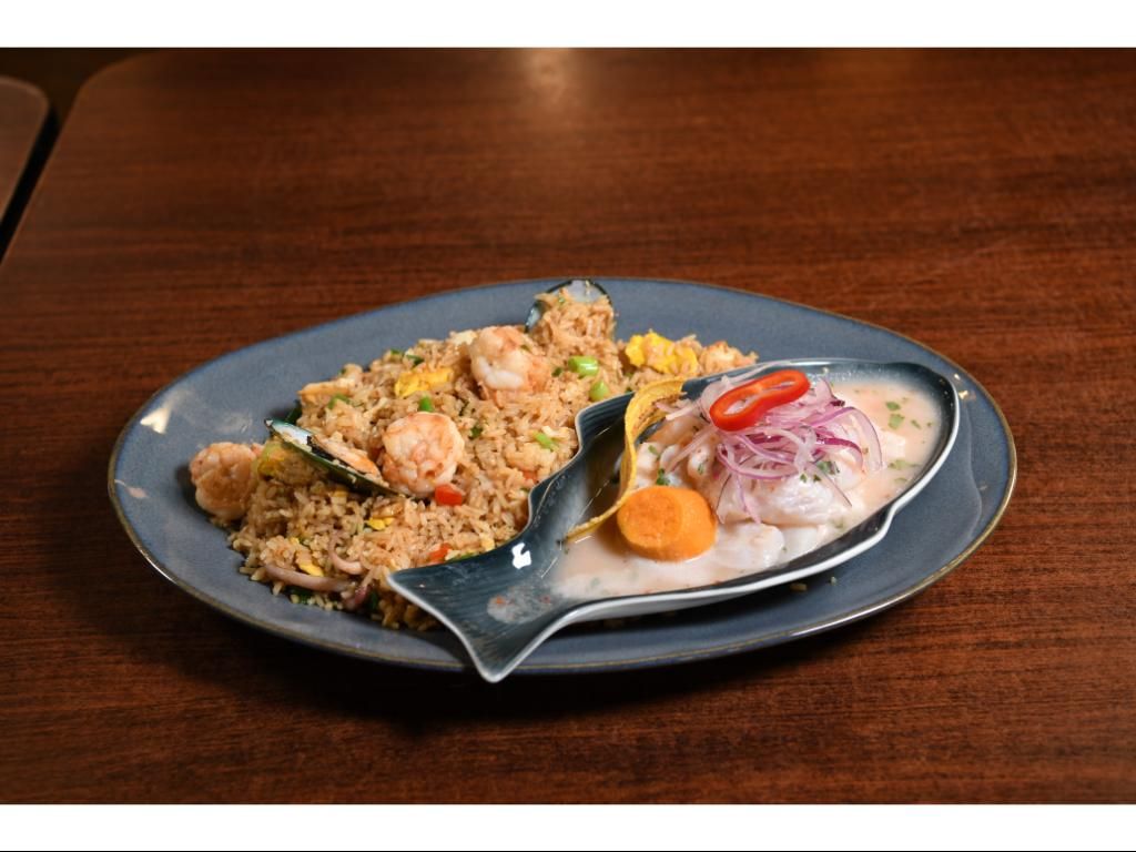 Chaufa de Mariscos con Ceviche.