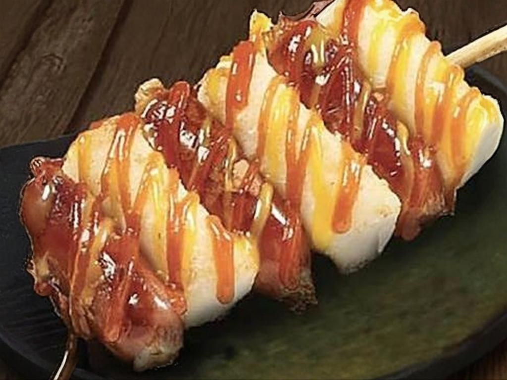 RICECAKE+SAUSAGE SKEWER.