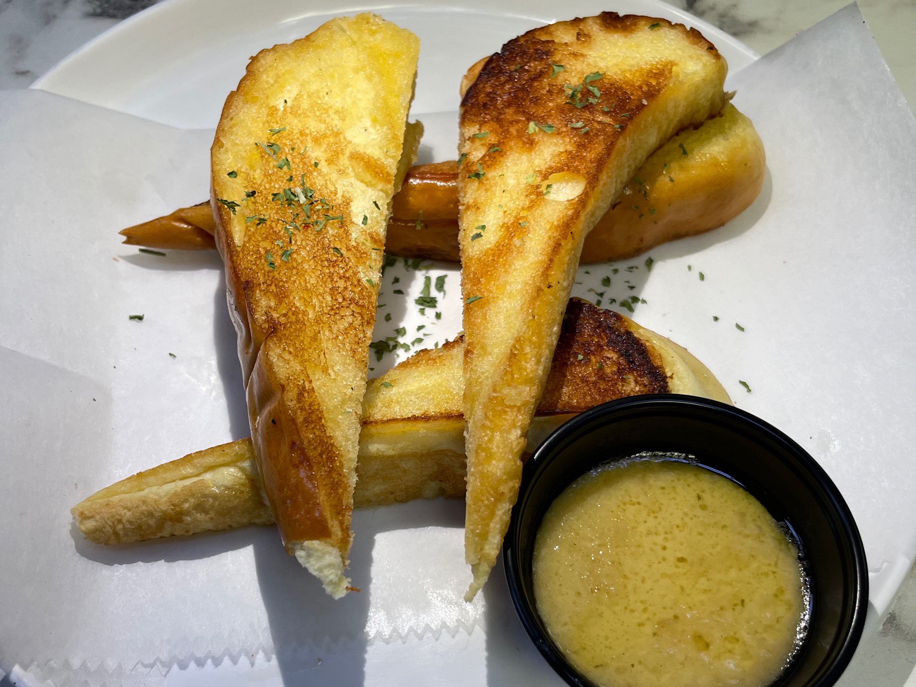 TOASTED BARLIC BREAD.