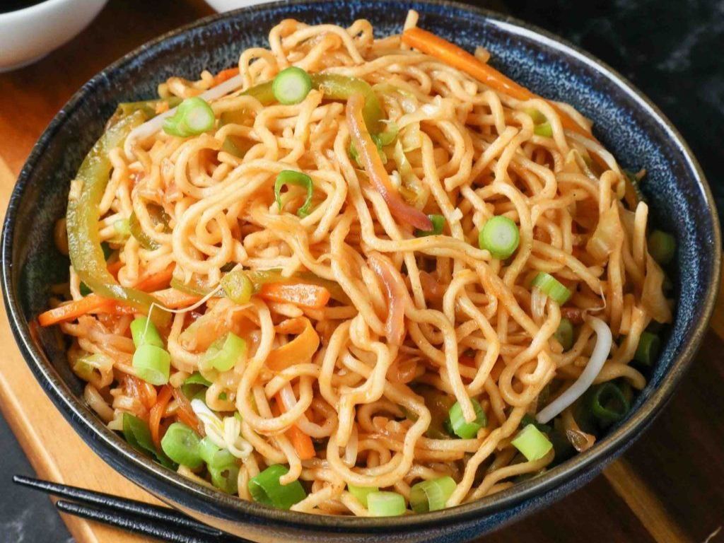 Veg Hakka Noodles.