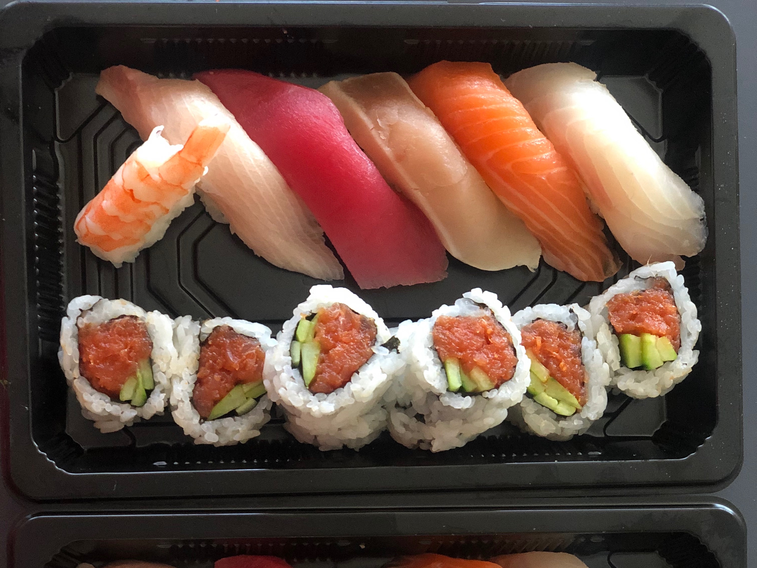 SUSHI COMBINATION.