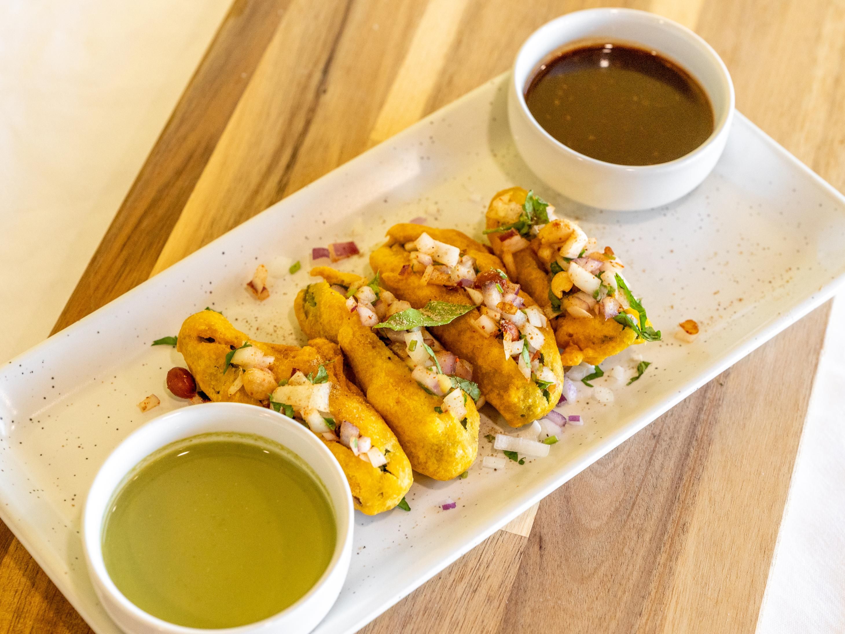 Onion Stuffed Mirchi Bajji (2/3 Pieces).
