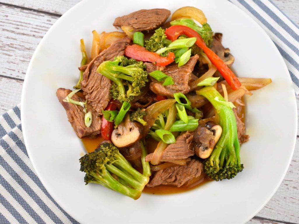 Beef W/ Mixed Veggie / Bò Xào Rau Cải Hỗn Hợp / 牛肉炒什锦蔬菜