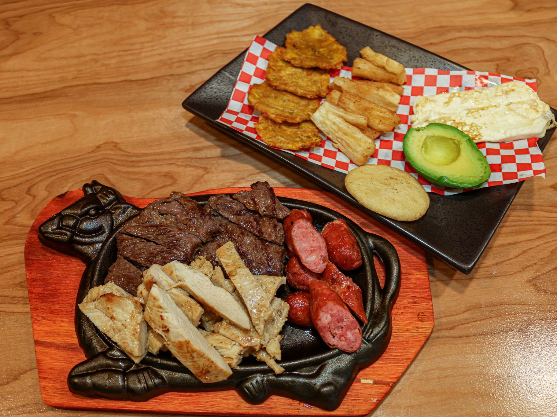 Family Mixed Churrasco Grill (Serves 2) / Parrilla Mixta Familiar con Churrasco (Para 2 Personas).