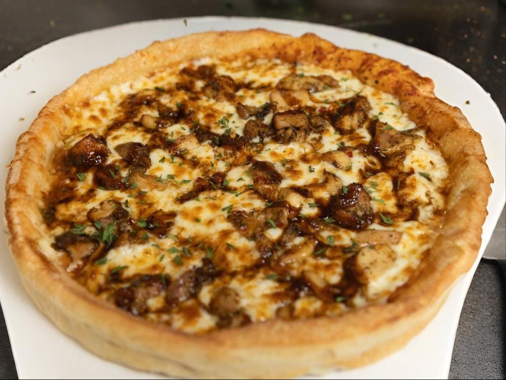 14” Jerk Chicken Pizza.