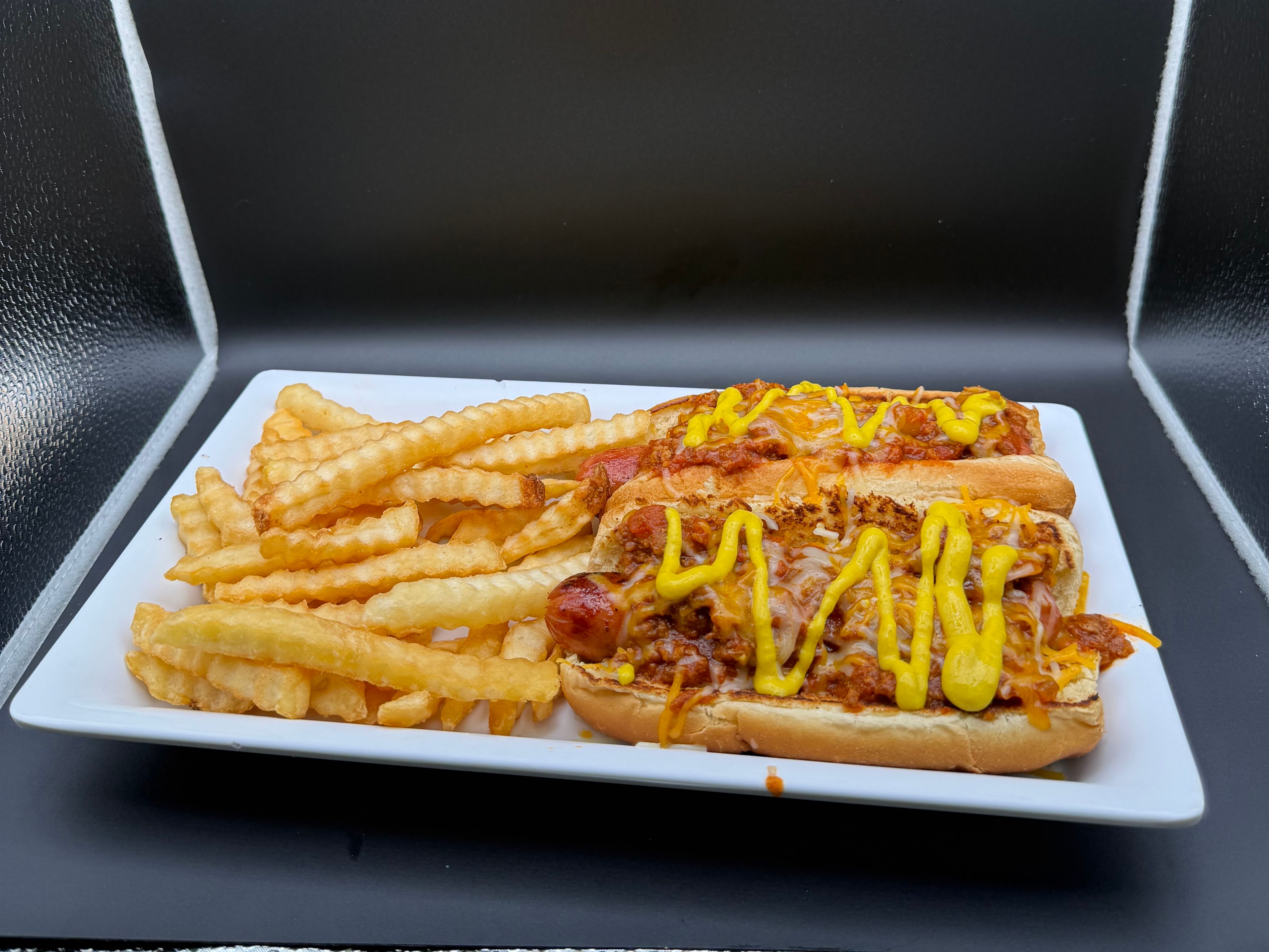 Chili dog platter.