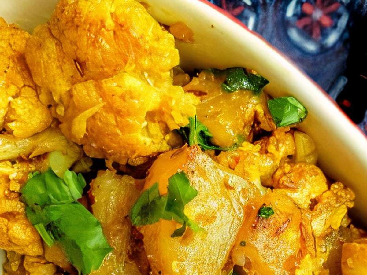 Aloo Gobi (Cauliflower & Potato).