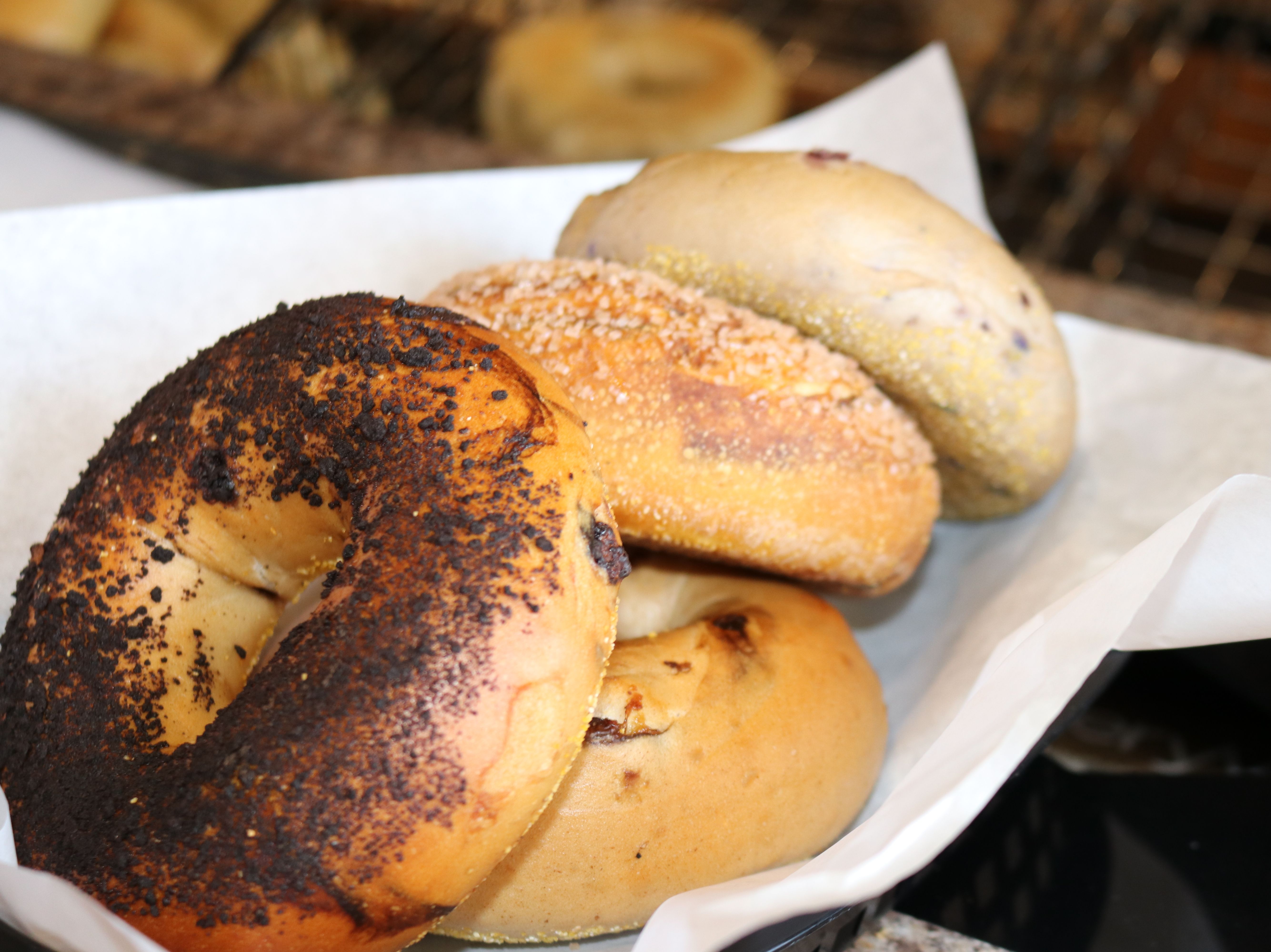 GLUTEN FREE HALF DOZEN (6+1 TUB CREAM CHEESE).