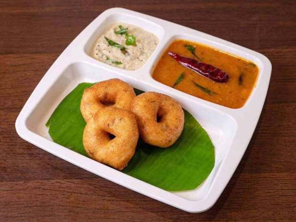 Sambar Vada (3 Pieces).