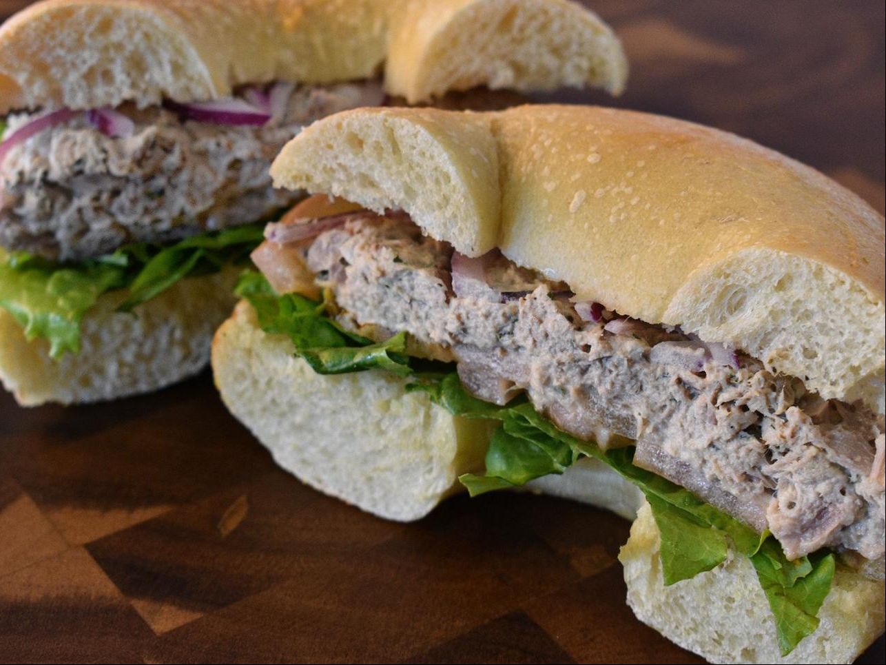 TUNA SANDWICH.