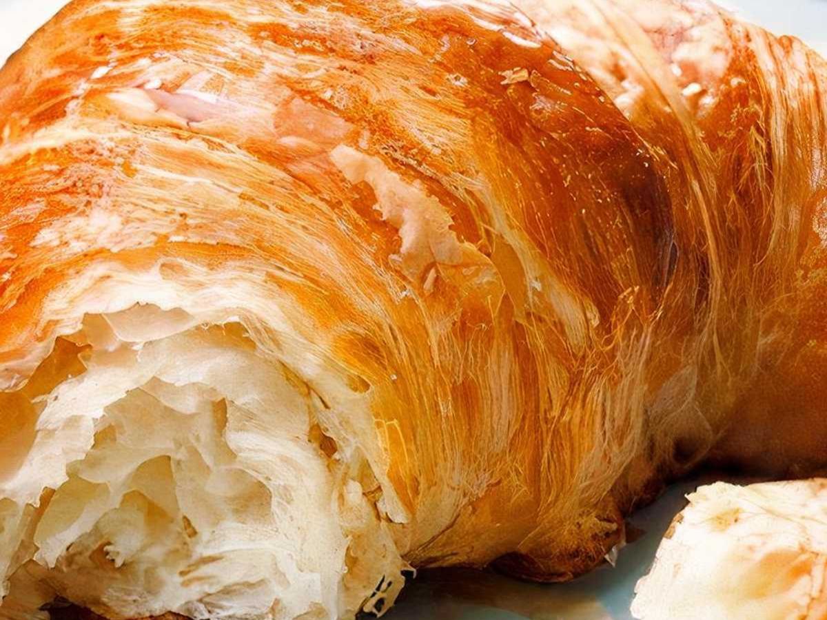 Croissant (plain).