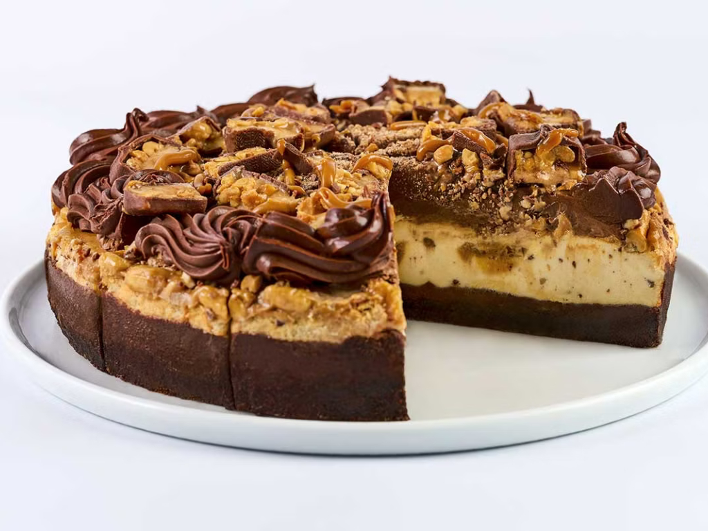 CHOCOLATE CARAMELICIOUS CHEESECAKE MADE WITH SNICKERS (CHEESECAKE FACTORY)