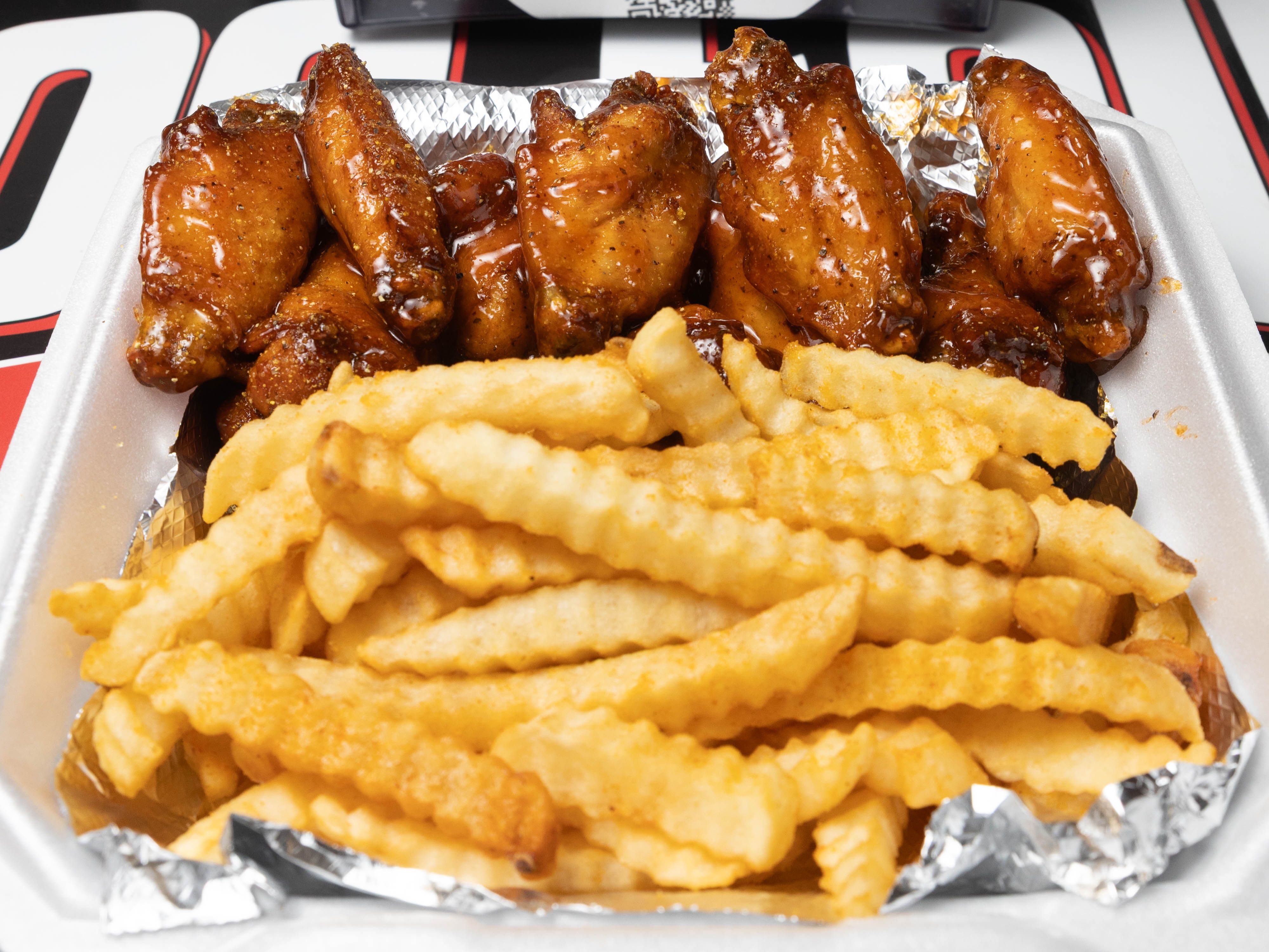 #2 Large Pizza (2 Toppings) & 10 Wings  Drink.