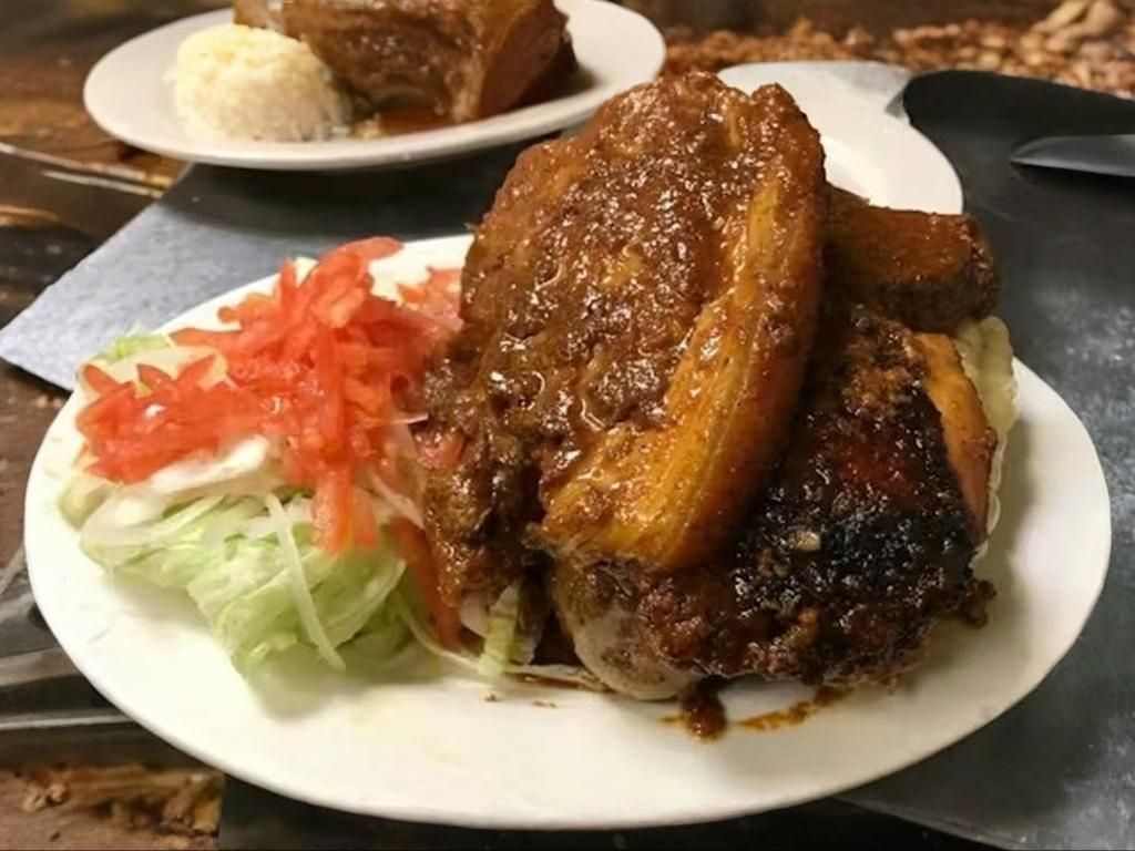 MEDIA PIERNA LECHON.