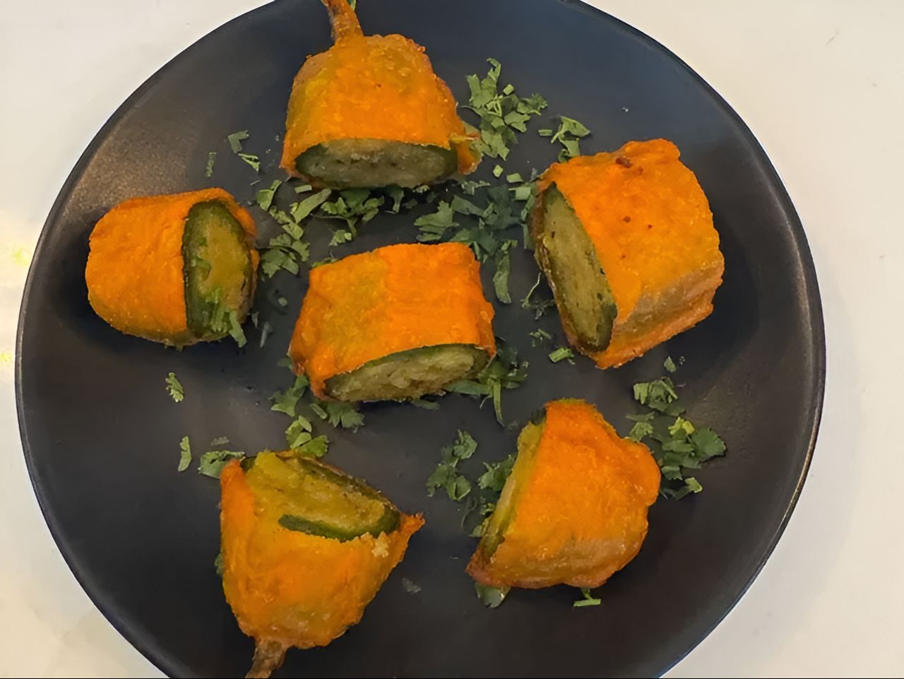 Jodhpur's Special Mirchi Vada (2 pcs).