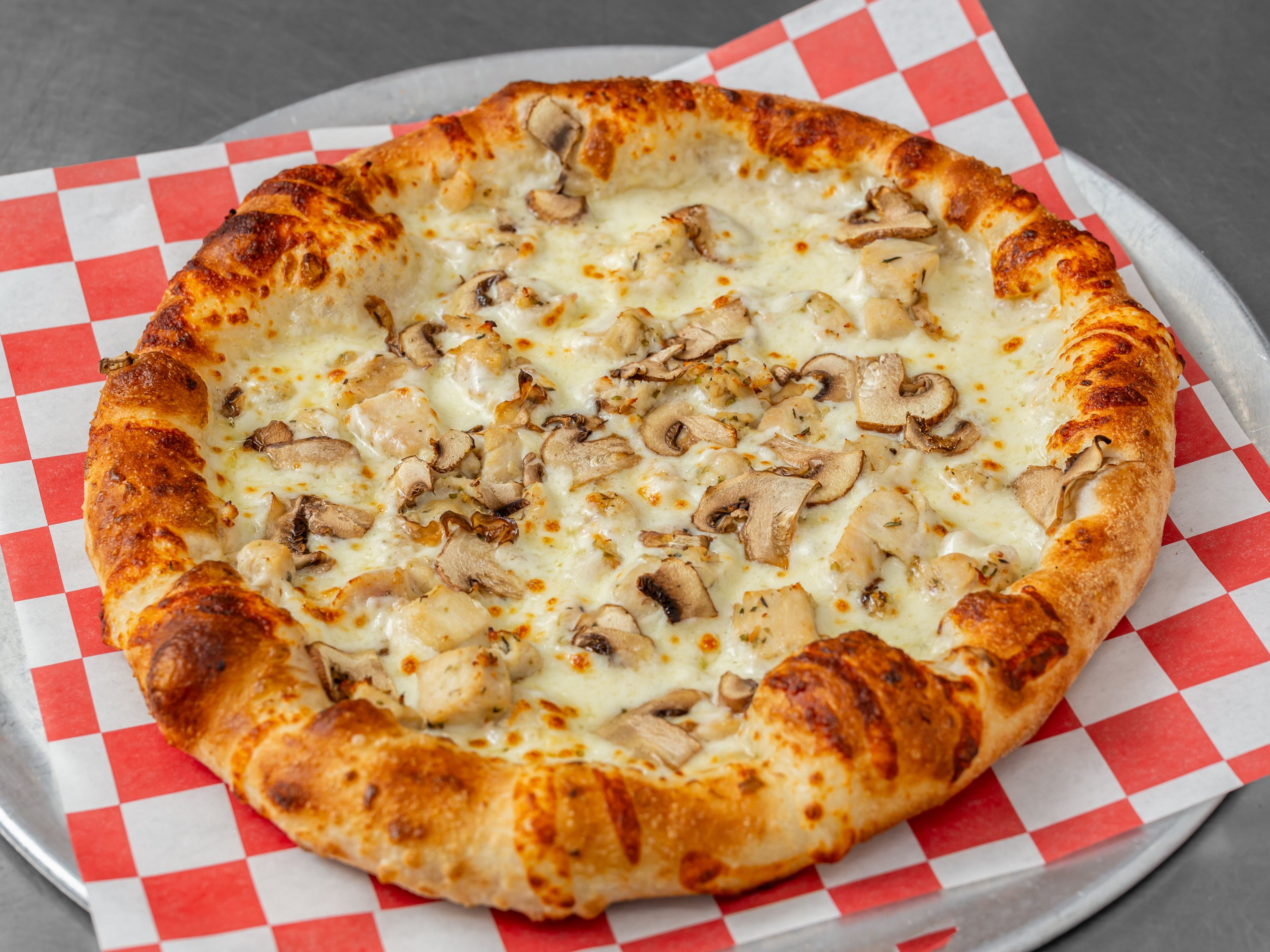 14" Chicken Alfredo Pizza