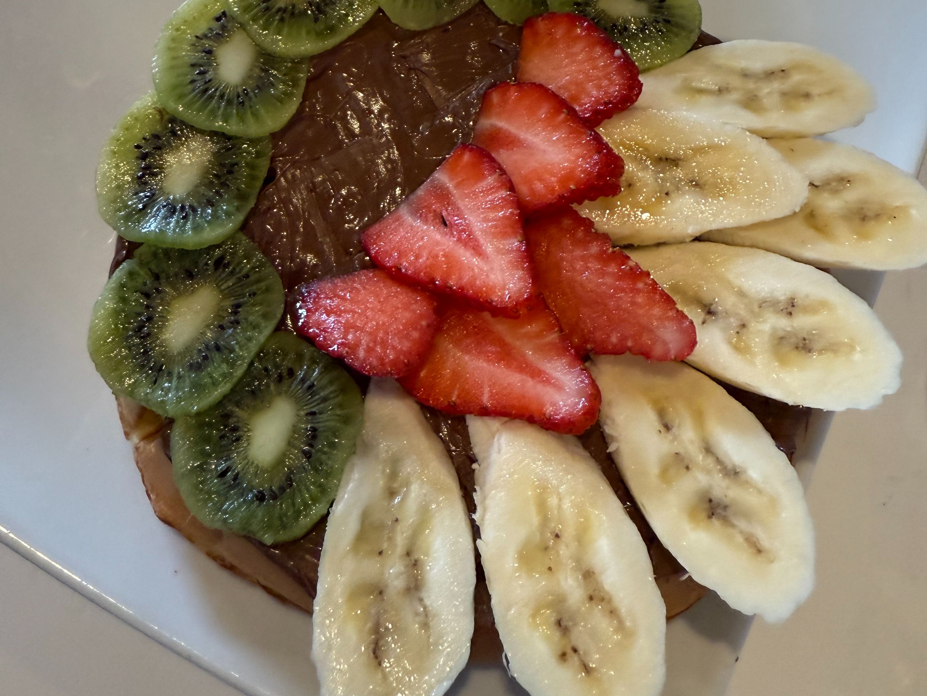 Belgium Waffle Chocolate and Fruit / وافل بلجيكي بالشوكولاتة والفواكه.