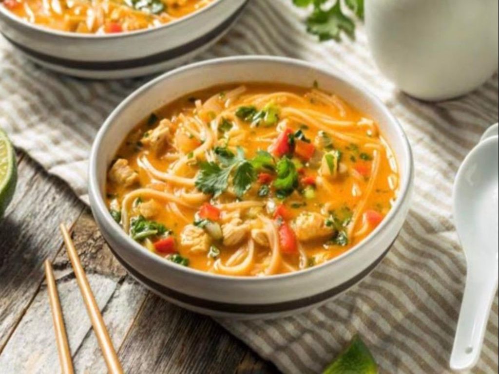 P6. Chicken Curry Pho.