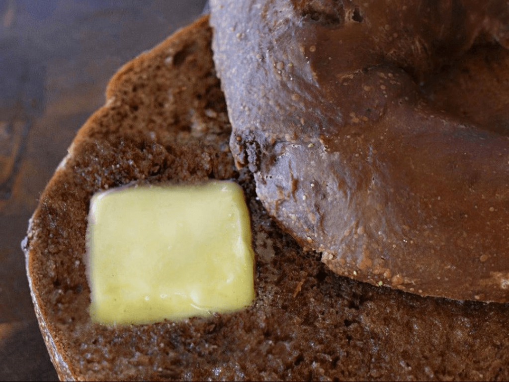 BAGEL W/BUTTER.