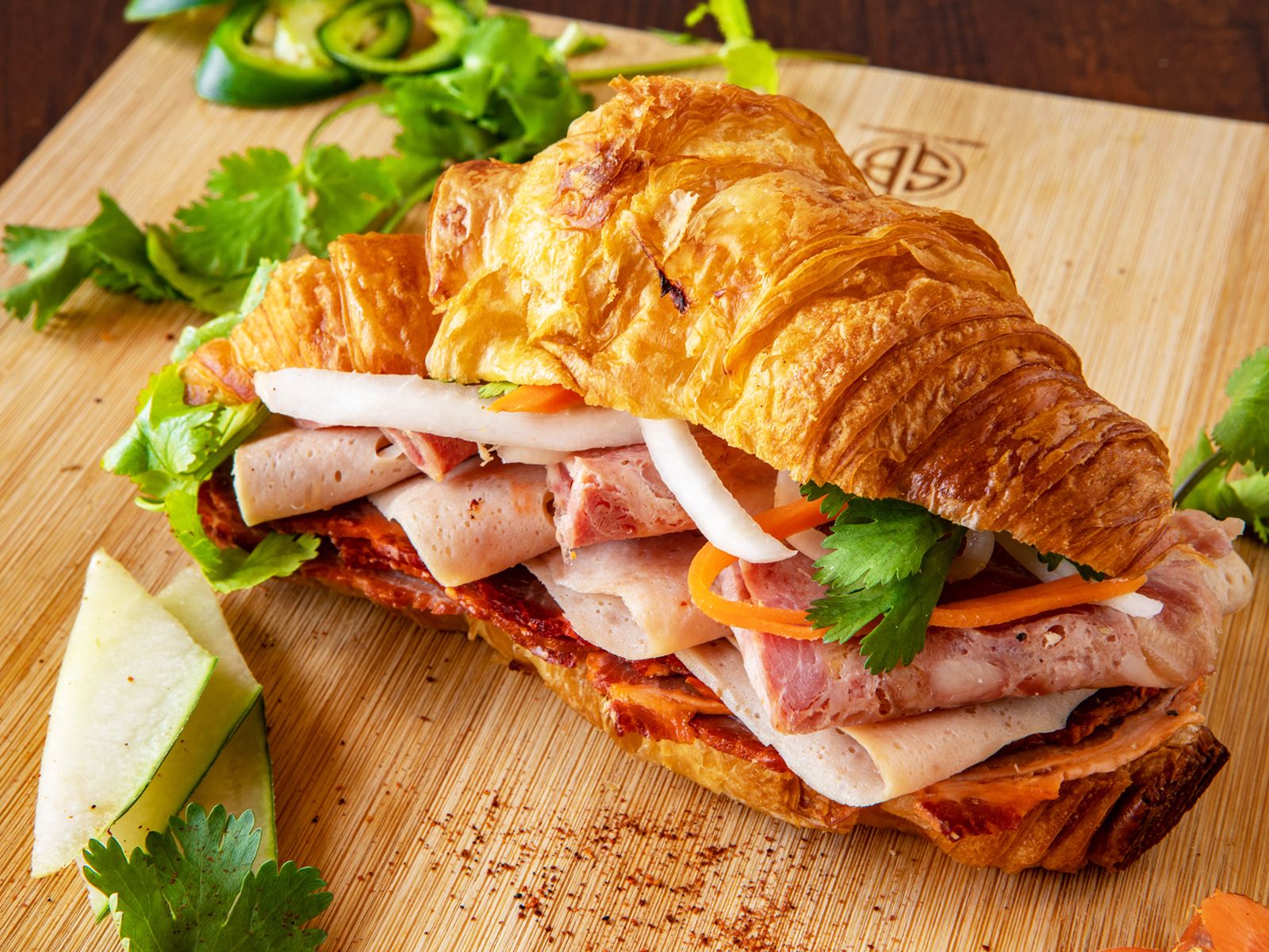 1. CROISSANT SPECIAL / Đặc Biệt.