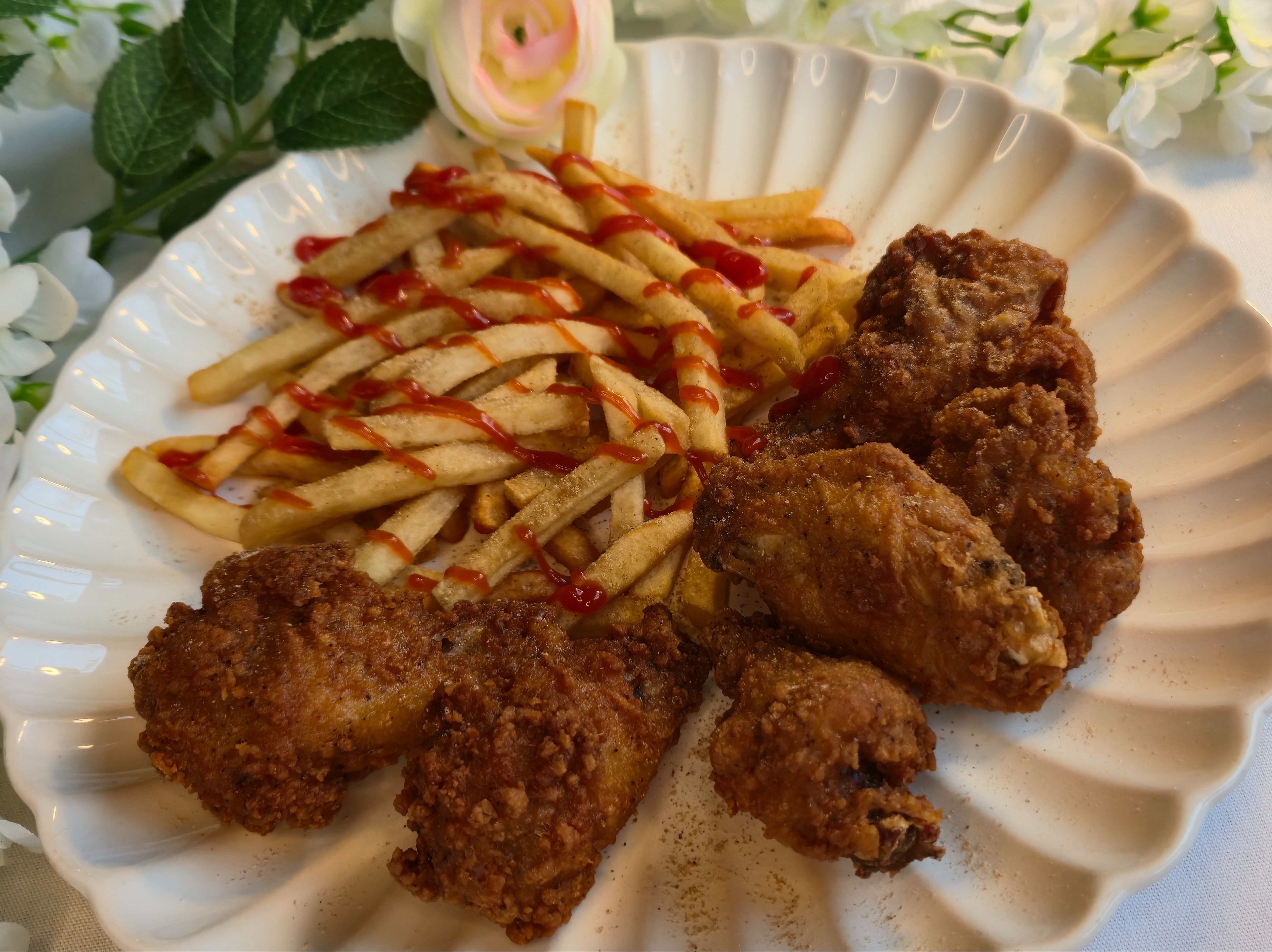 Chicken Wings (6pcs) With Fries.