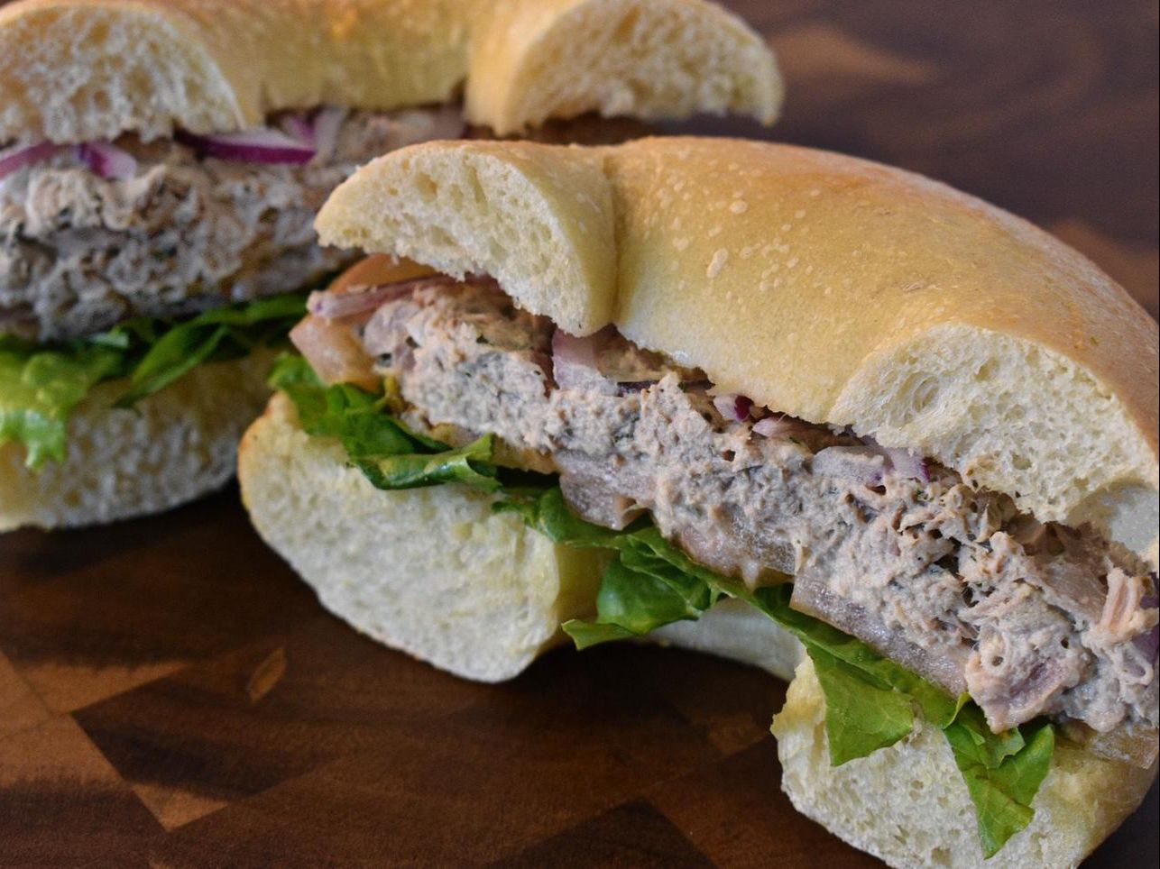 TUNA SANDWICH.