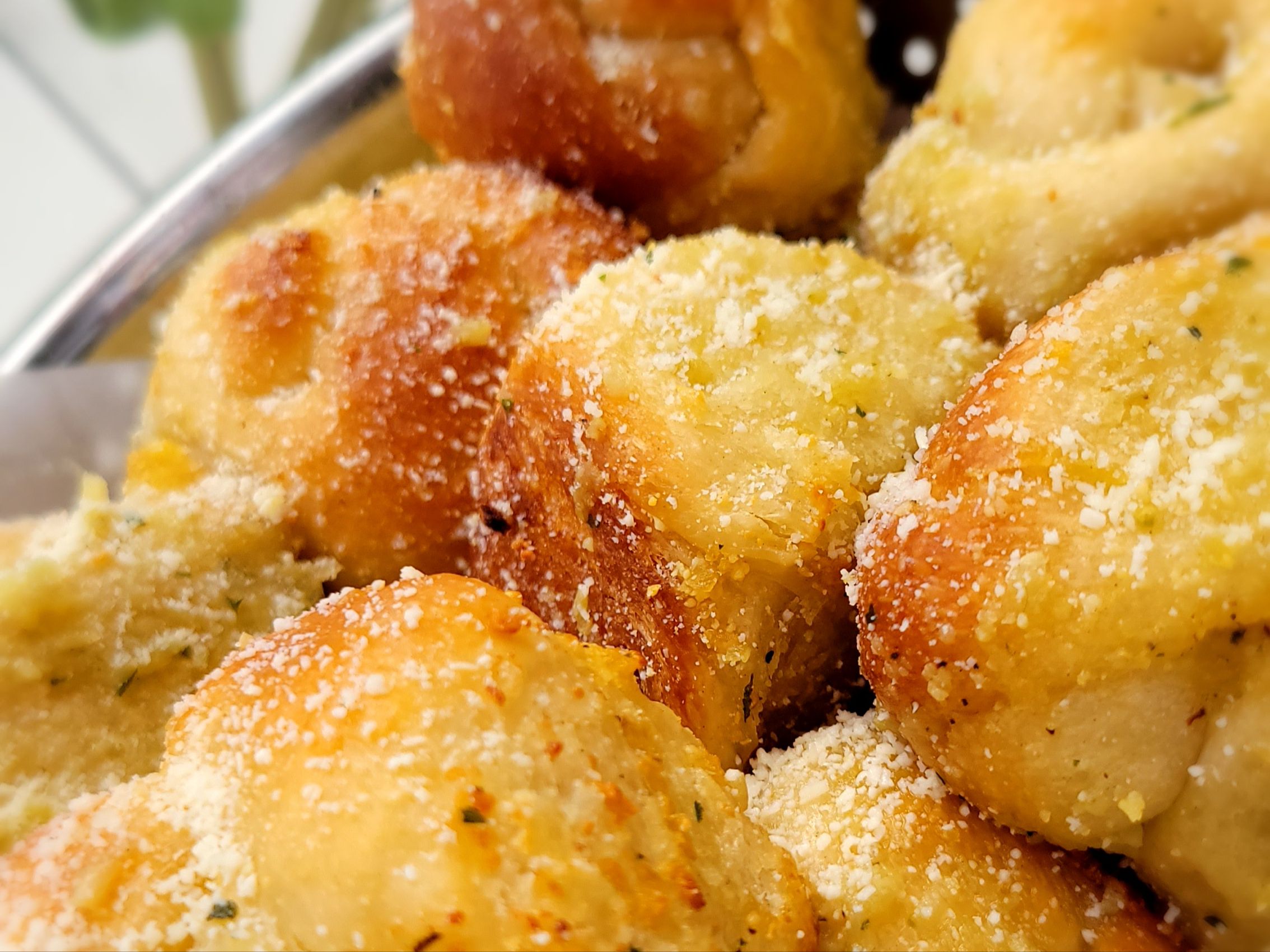 Jumbo Garlic Knots (6)