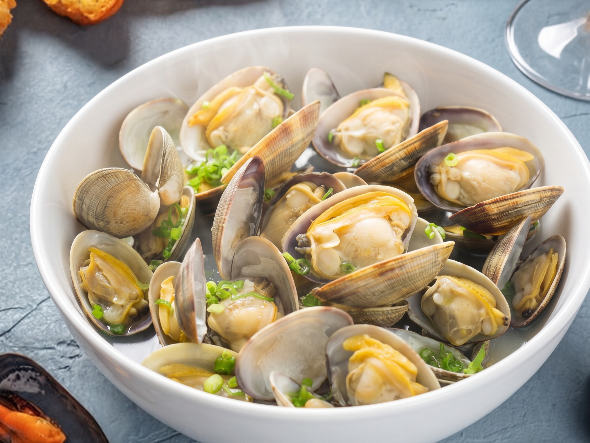 1 DZ Clams 1/2 Shell.